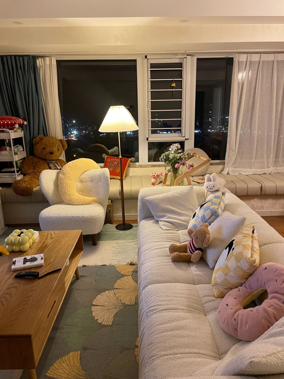 夜晚的小家好好宅呀～ 好喜欢夜晚的温馨小家～ 爸妈不在家的时候