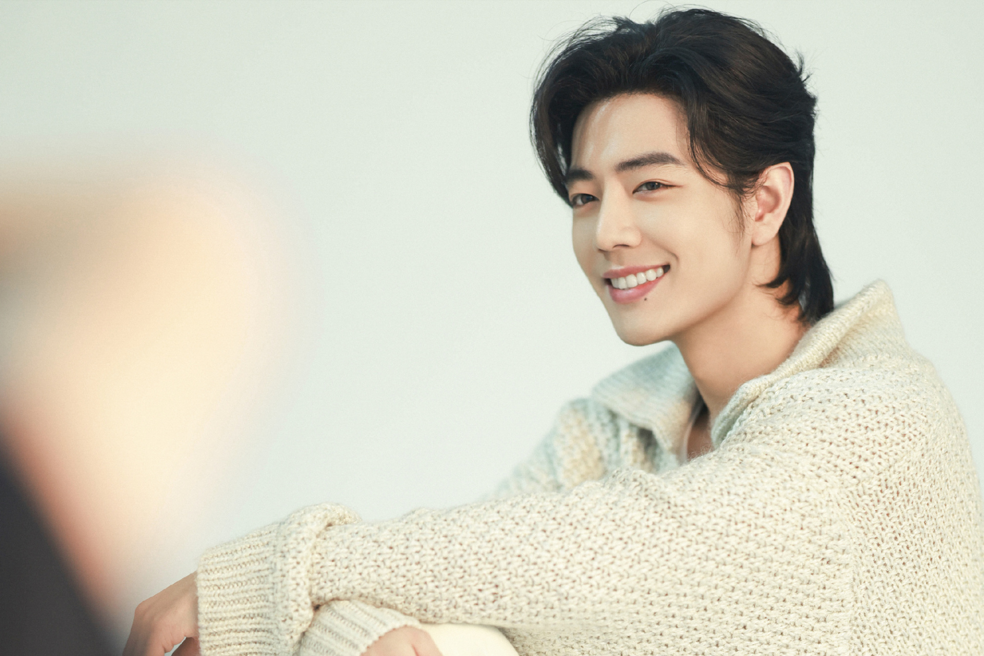 居家系冬日,治愈系长发大帅哥[比心][色]#肖战# #百度秋冬打卡挑杖