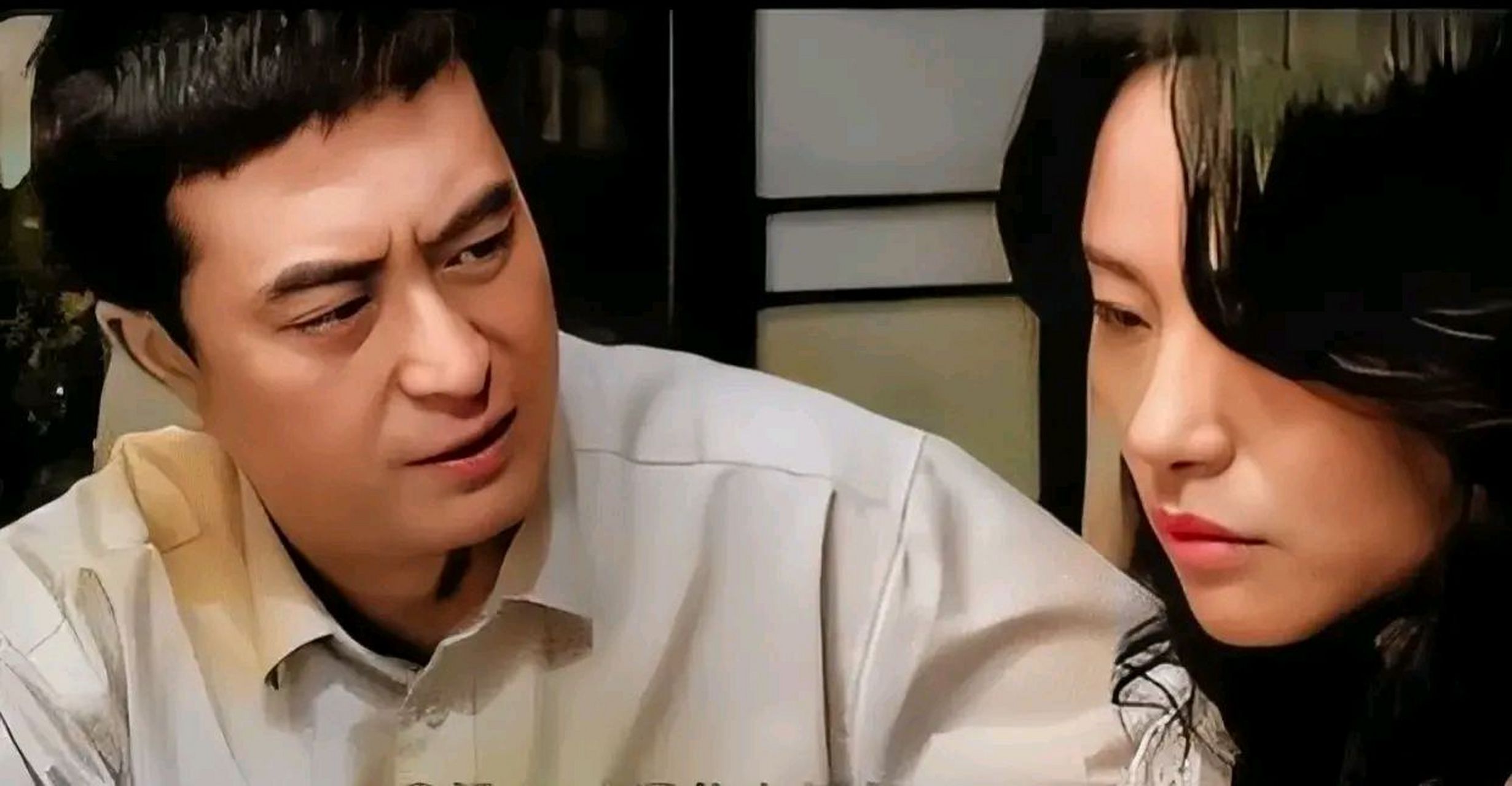 《蜗居》原著中,有这样一段描写:  晚上,宋思明icon回家,已经半夜时分