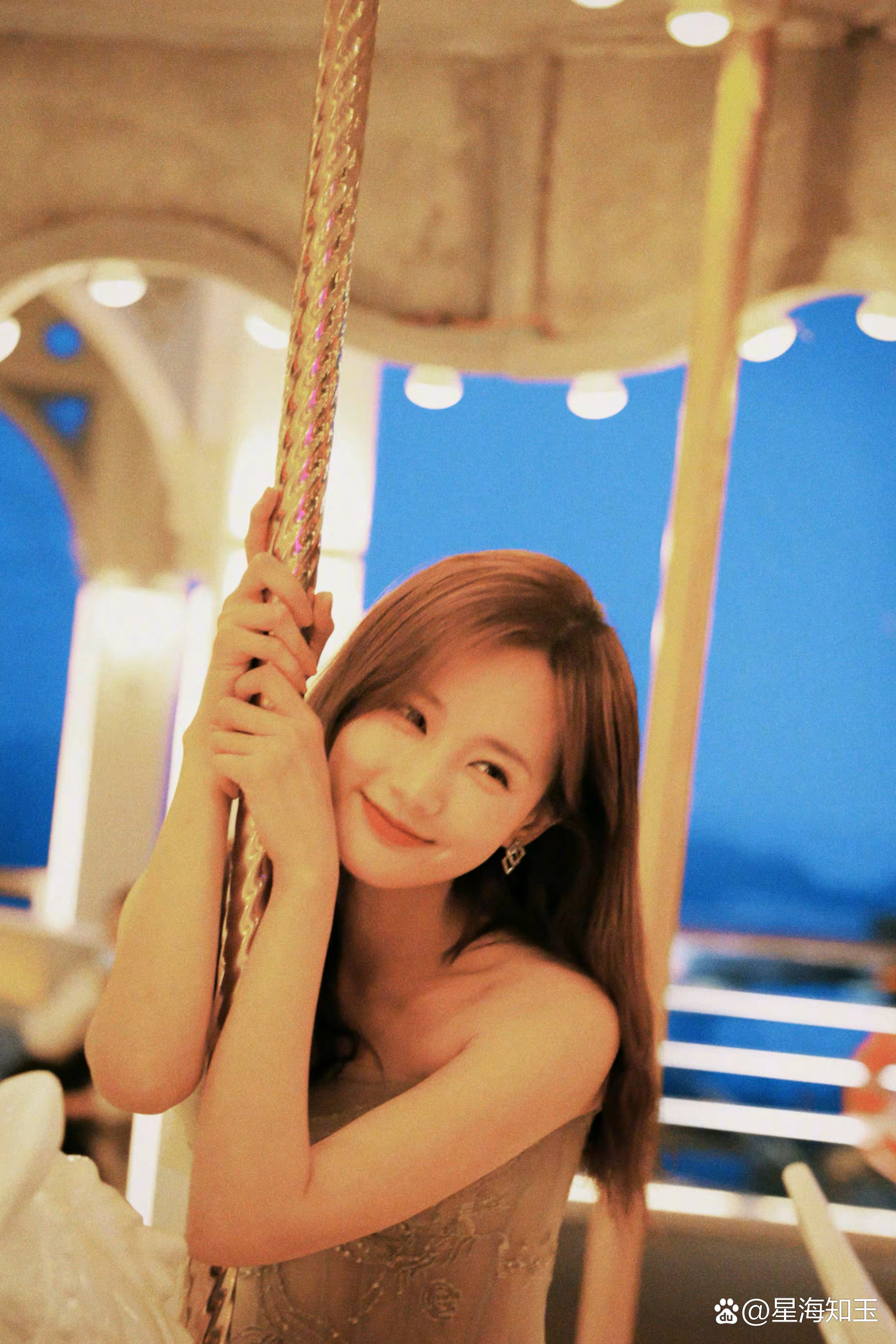 眼睛如同月芽儿的女孩李一桐,真的太萌,太治愈了
