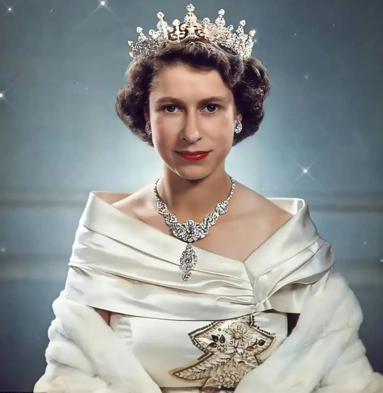 英国女王伊丽莎白二世的珠宝!