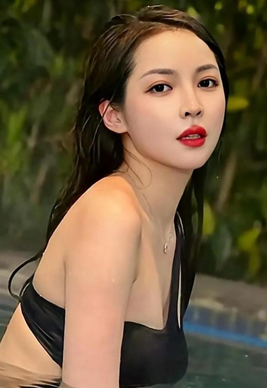 台球女神王钟瑶!展示诱惑泳装秀,这样的身材你打几分!