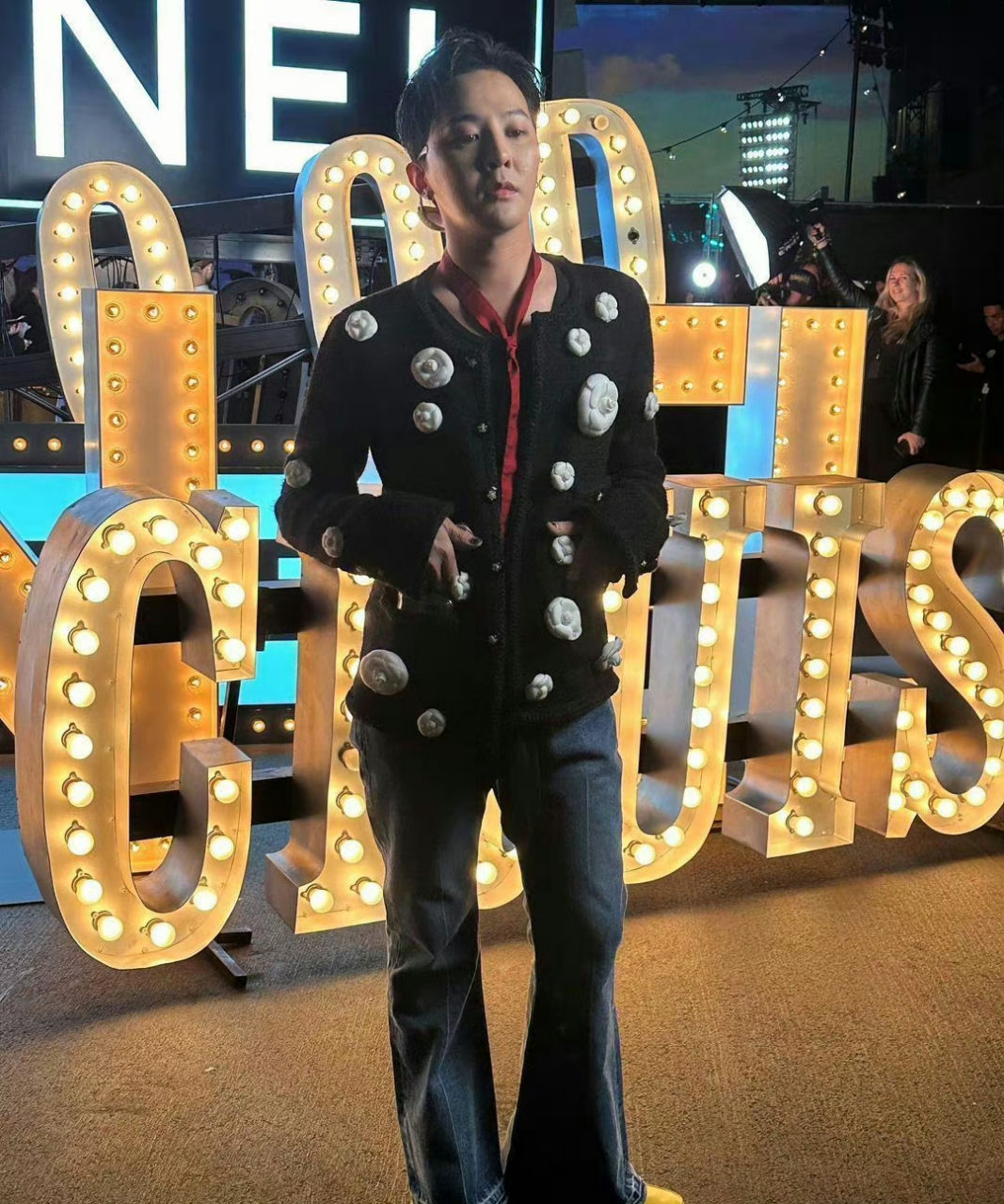 权志龙亮相chanel 2024早春大秀