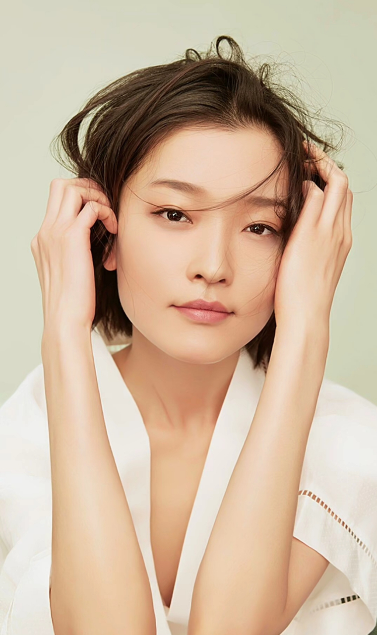 每日娱乐播报# 花中西施——杜鹃 杜鹃,中国内地女模特,女演员