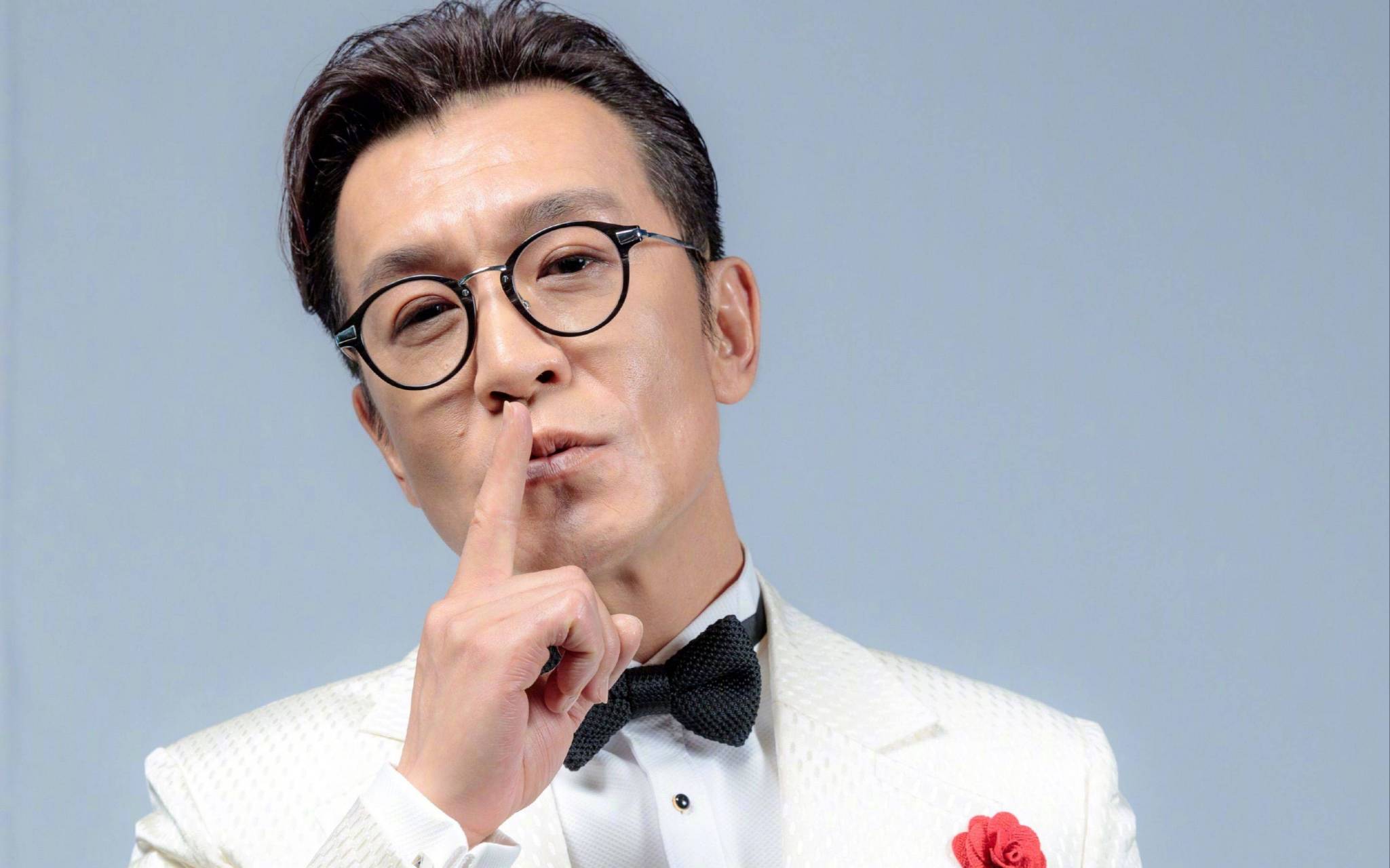 法图麦·李应更慎重对待文学创作,注重实际能力培养,远离虚名.