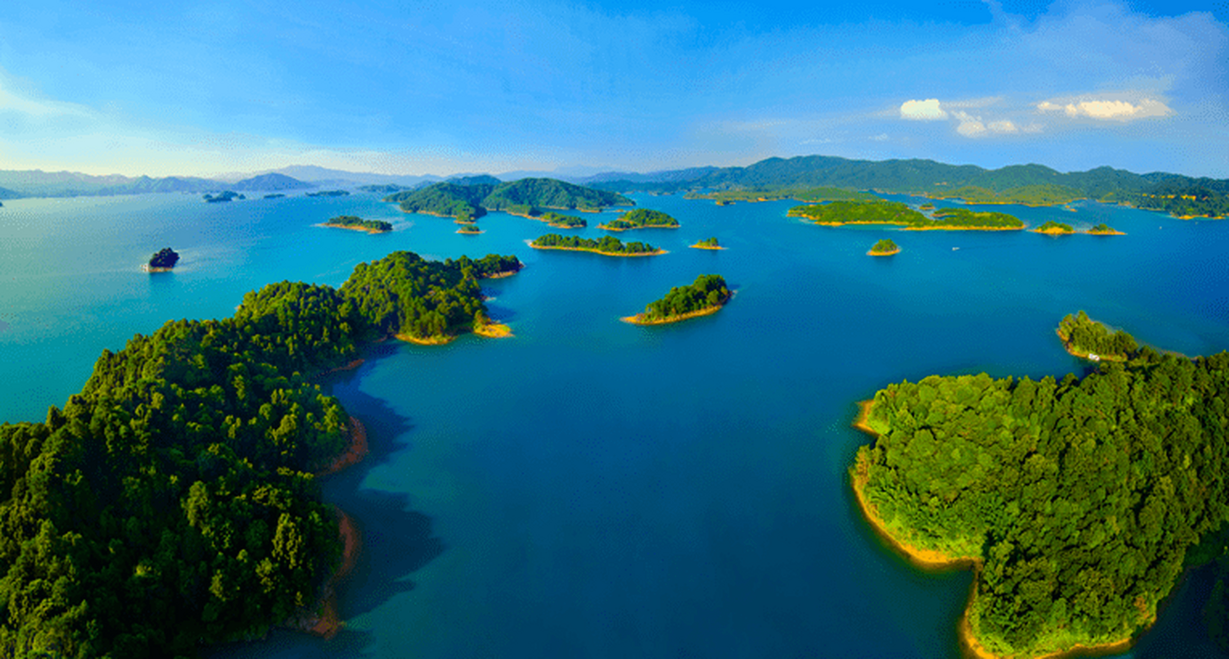 万绿湖,国家级4a风景区,位于广东省河源市,碧波万倾,四季长绿.