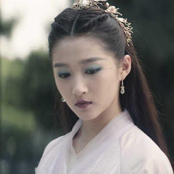 关晓彤图兰朵白纱舞剑,冰美人不要太帅