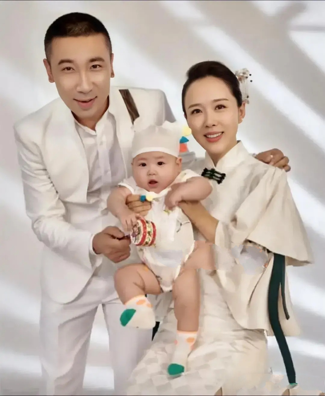 颜丹晨长的甜美清秀,今年45岁,是有颜值有演技的好演员.