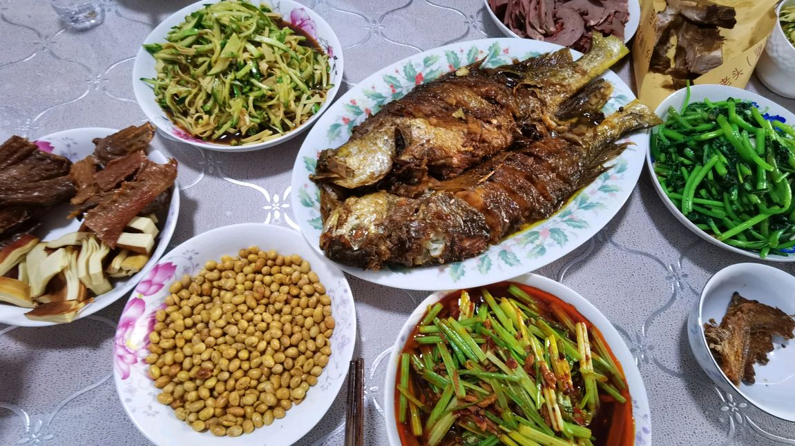 65元买两条黄花鱼,又做几道下酒菜,喝了半斤白酒,真得劲