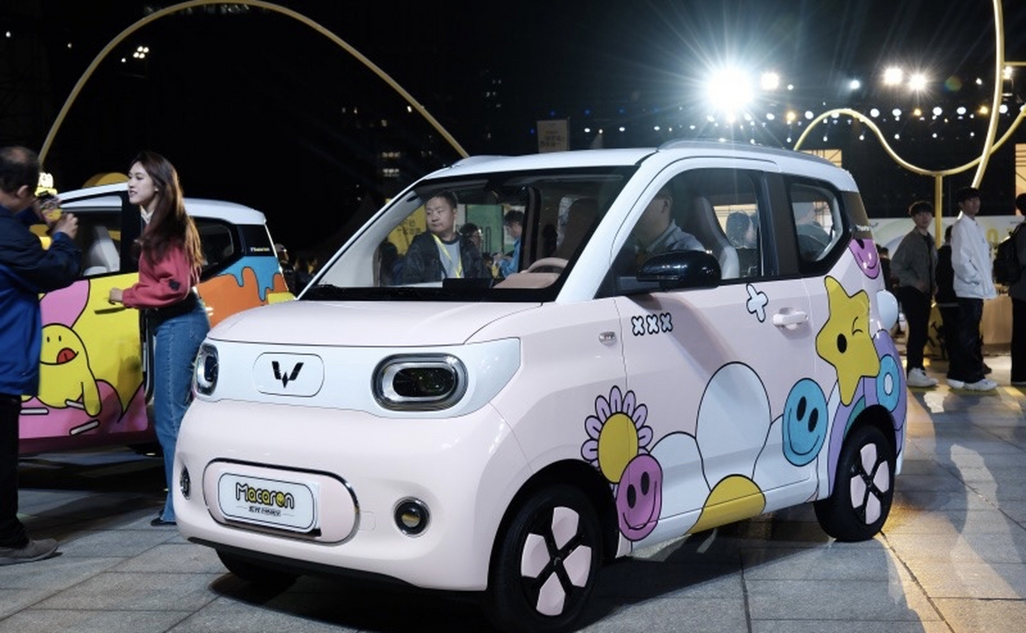 68万元! 11月14日,五菱宏光miniev 第三代马卡龙正式上市,售4.68万元.