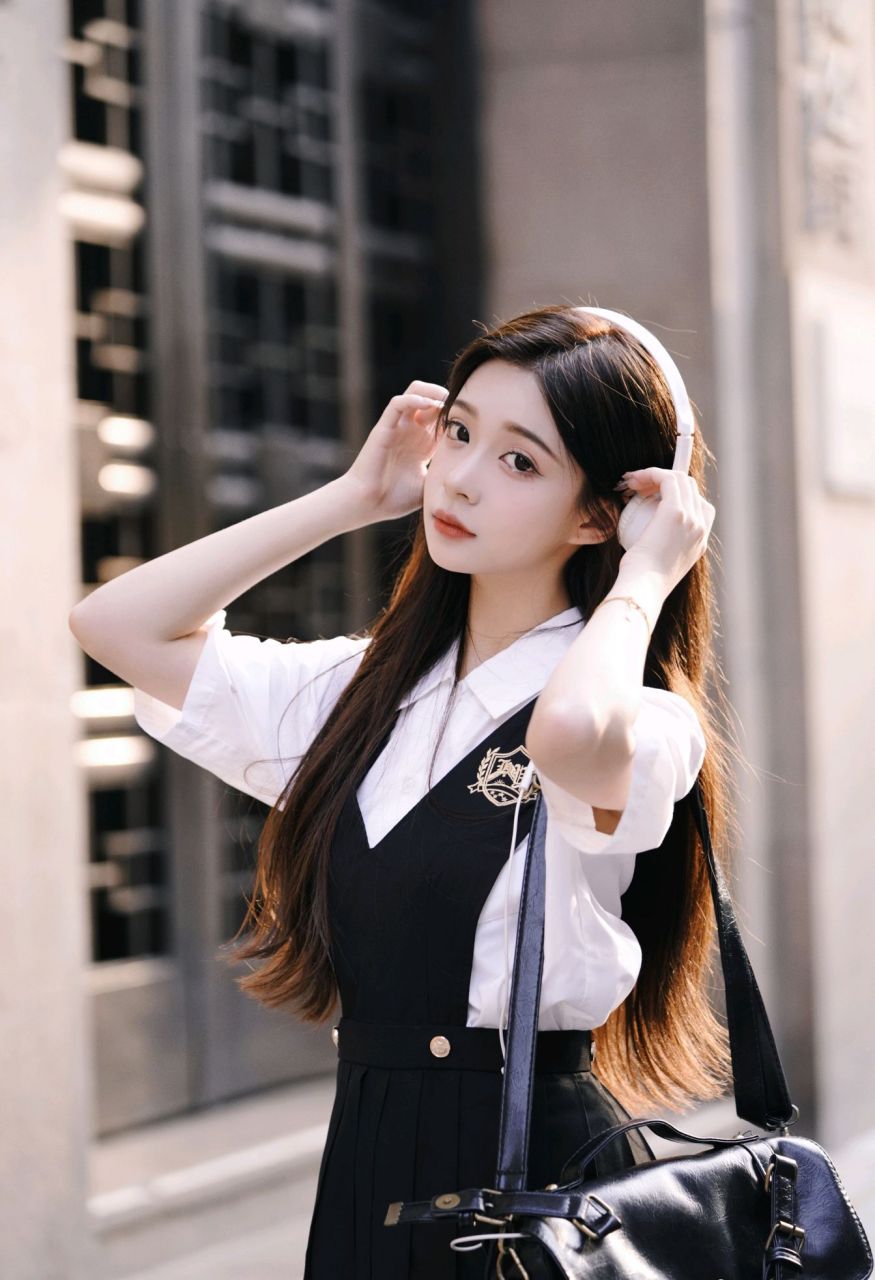 清纯甜美的单马尾少女"一只小苓妹"