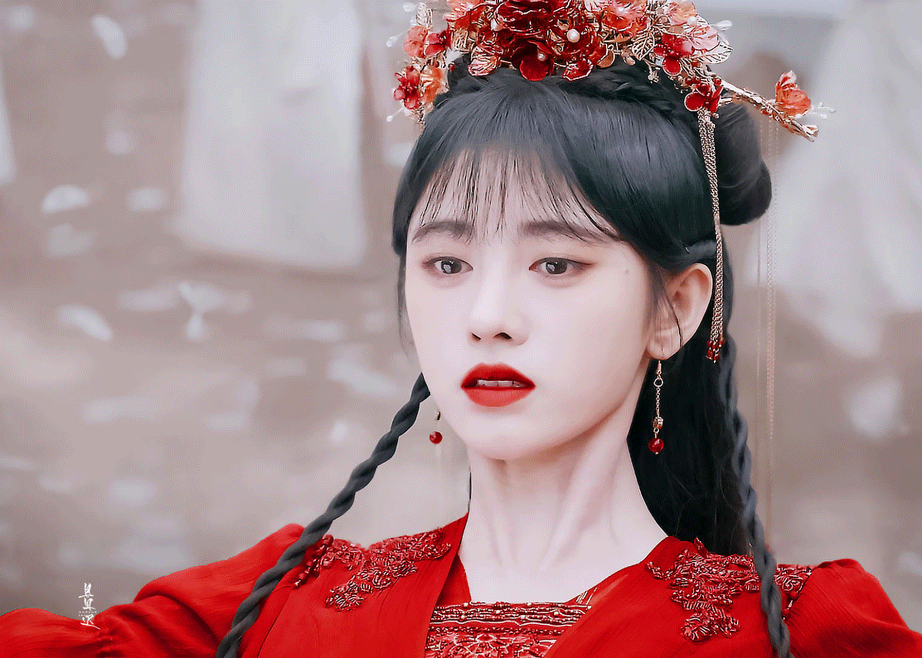 鞠婧祎《花戎》这套红衣造型超美,你们觉得如何?