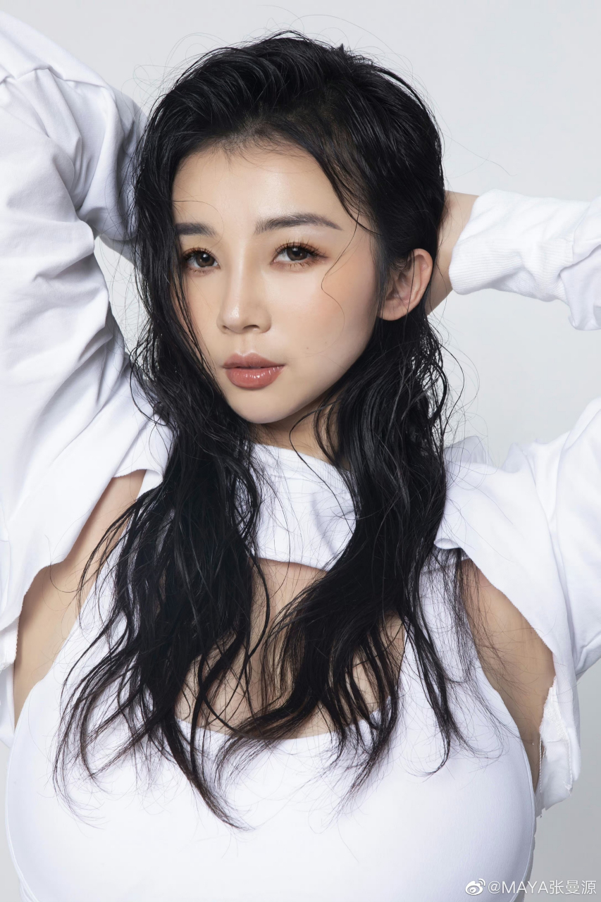 知名nba主持人张曼源,《男人装》,这也太强壮了. #美女