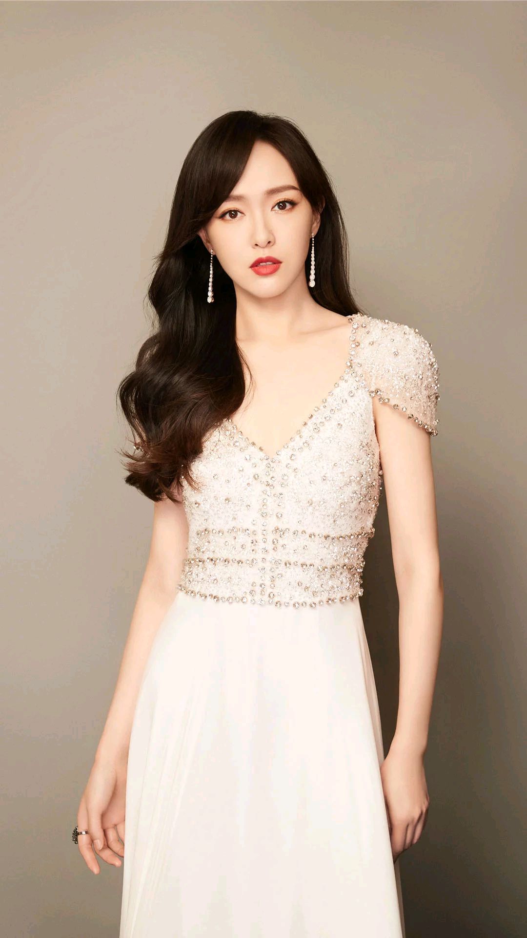 唐嫣精美壁纸:飘逸秀发质感十足,笑容甜美迷人!