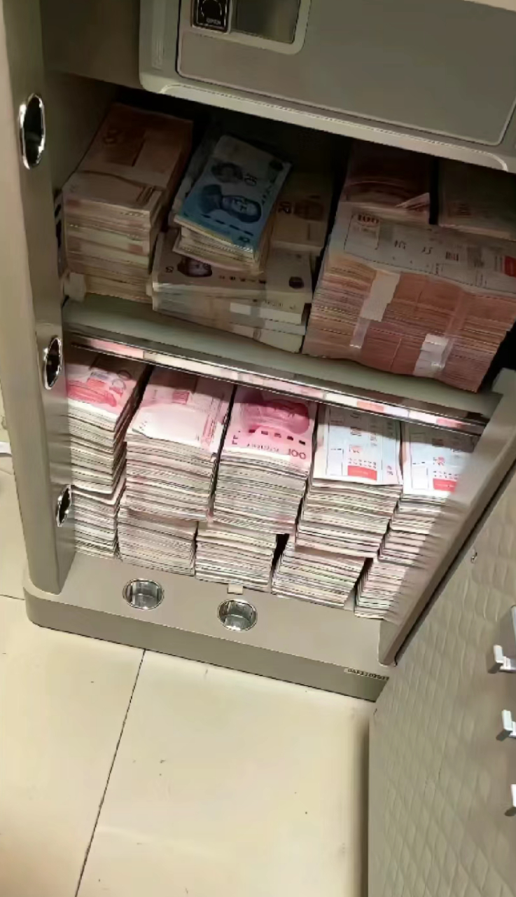 个有钱人了,还是每天早上一个鸡蛋饼,中午点外卖,衣服还是没超过200块