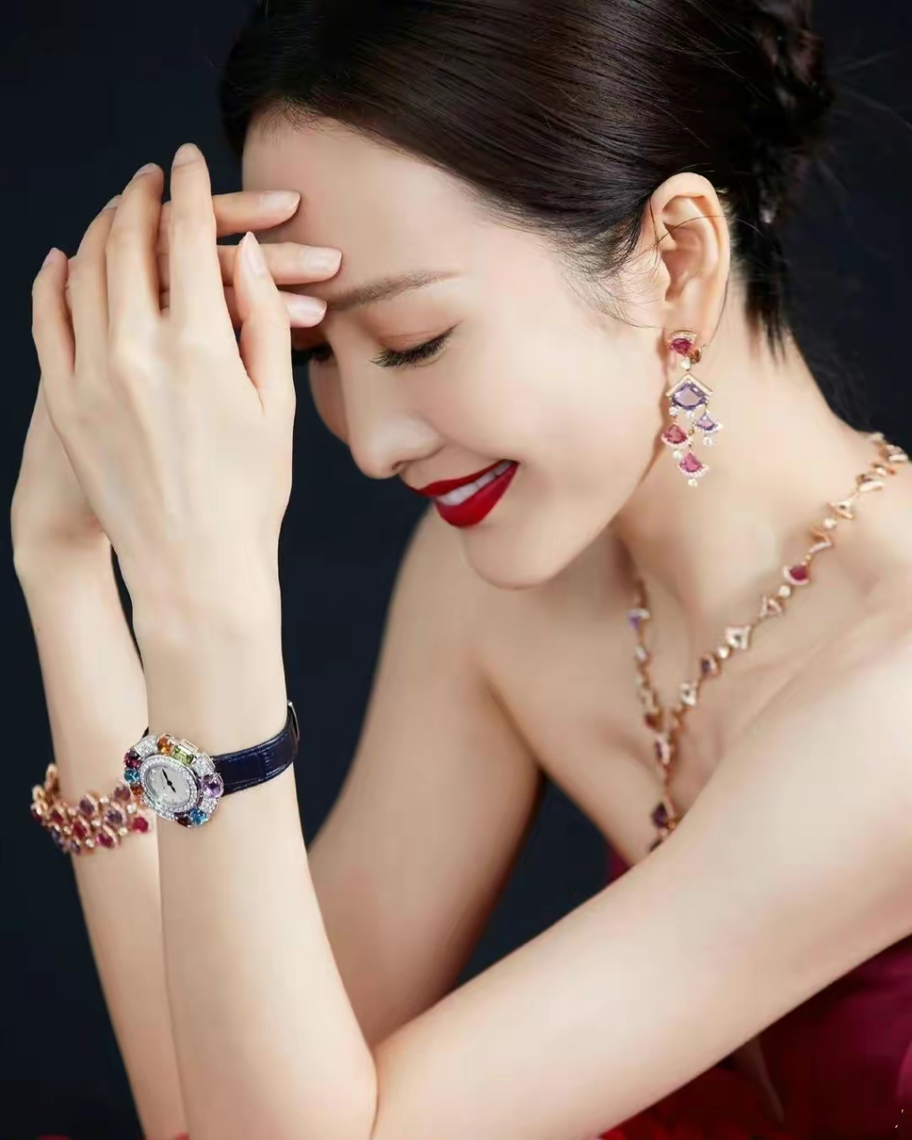 王鸥这身立体花朵裙,真是漂亮,迷人优雅又高贵!