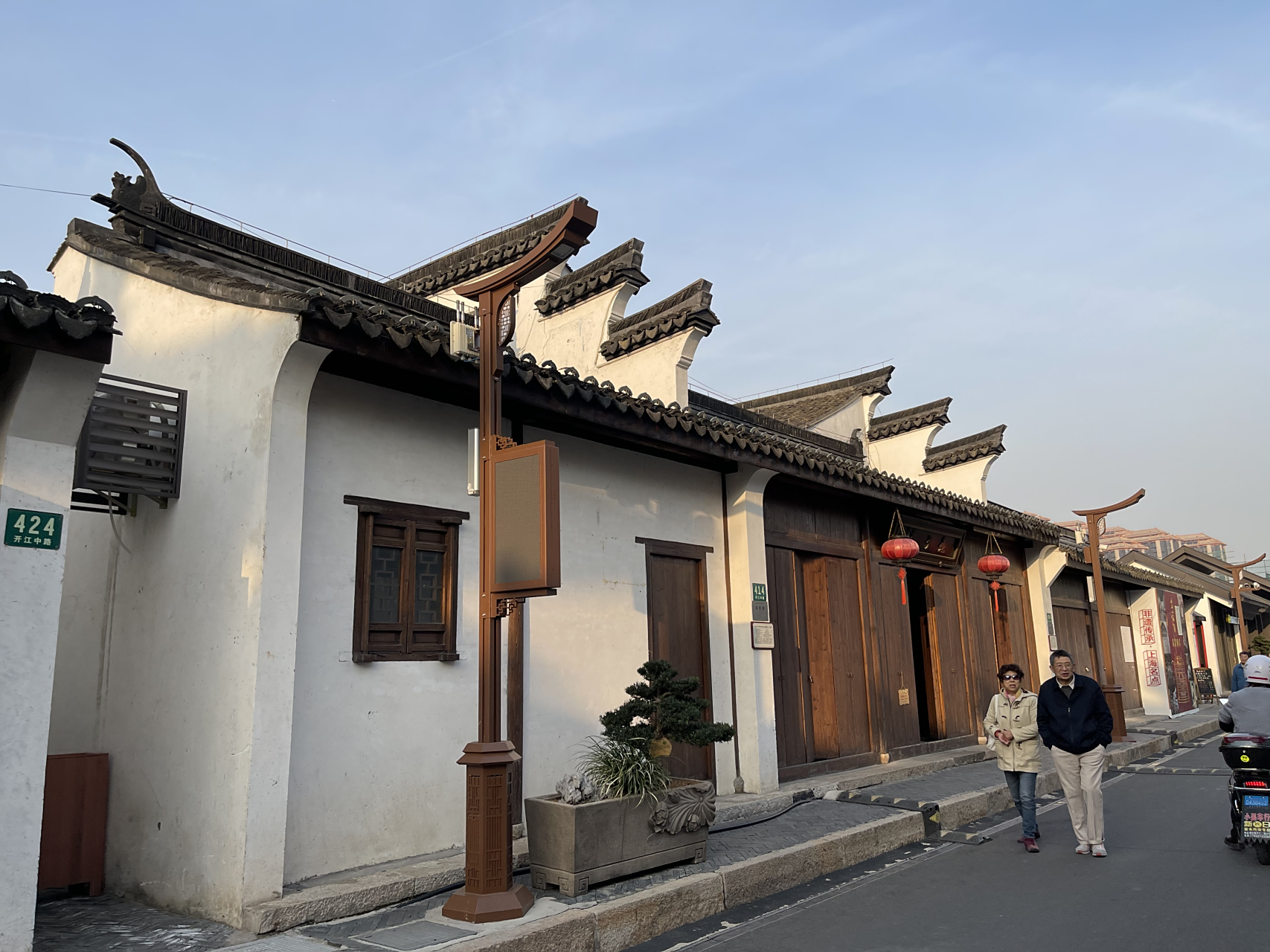 带你去旅行# #旅行# 泗泾古镇位于上海市松江区泗泾镇泗泾塘两侧,西