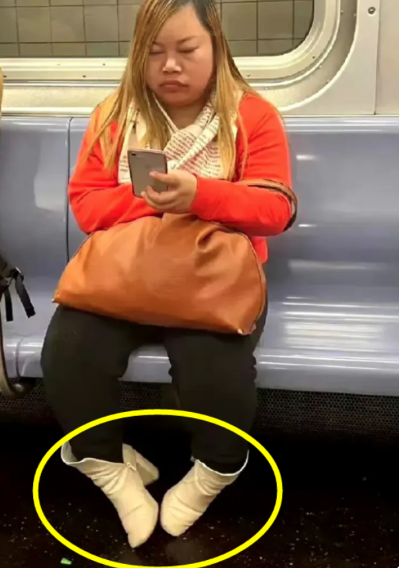 38岁凤姐近况罕曝光,现身美国街头,见到国人慌忙躲避