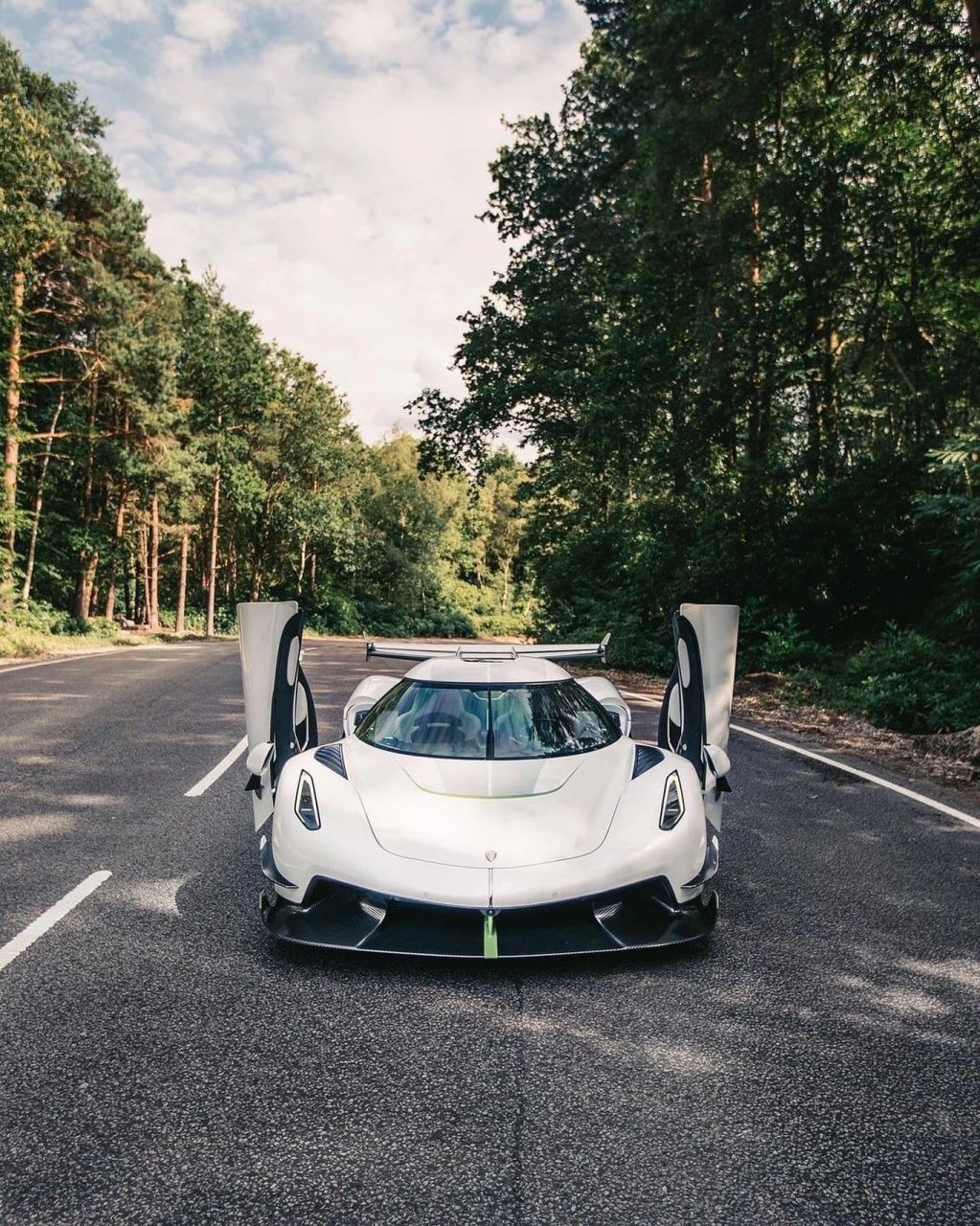 jesko是瑞典超级跑车制造商科尼赛克(koenigsegg)推出的一款极速超级