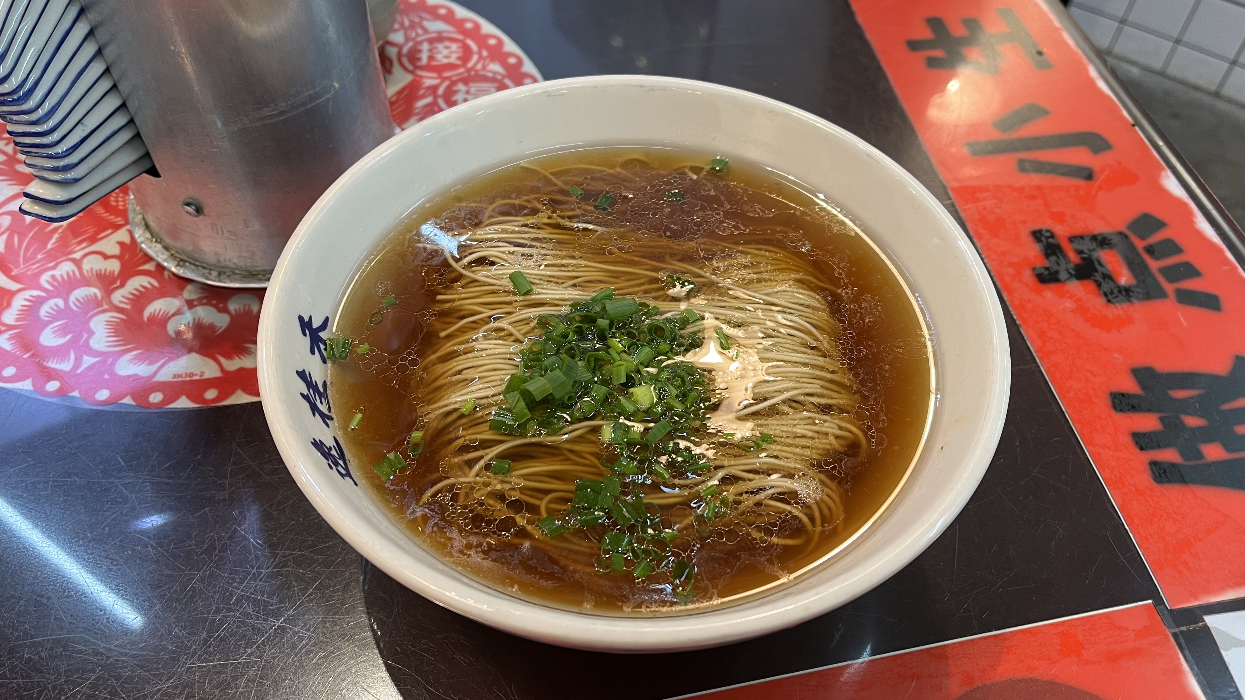 号称上海最正宗阳春面,一碗光面卖29元,网友:冲头太多宰不完