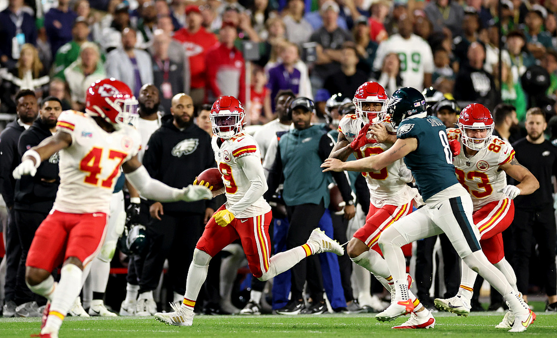 堪萨斯酋长逆转战胜费城老鹰队,夺57届超级碗冠军!
