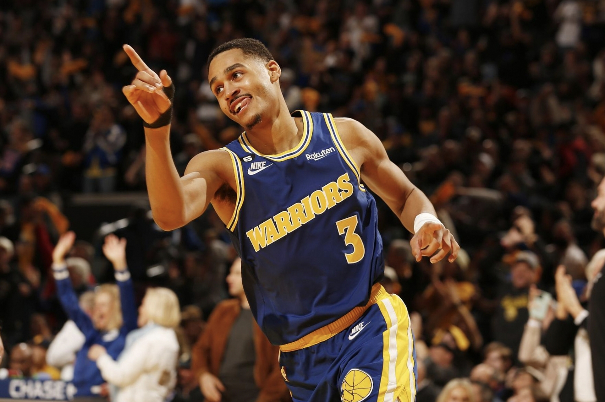 勇士后卫乔丹-普尔接受了nba官方,必wei体育等媒体的采访.