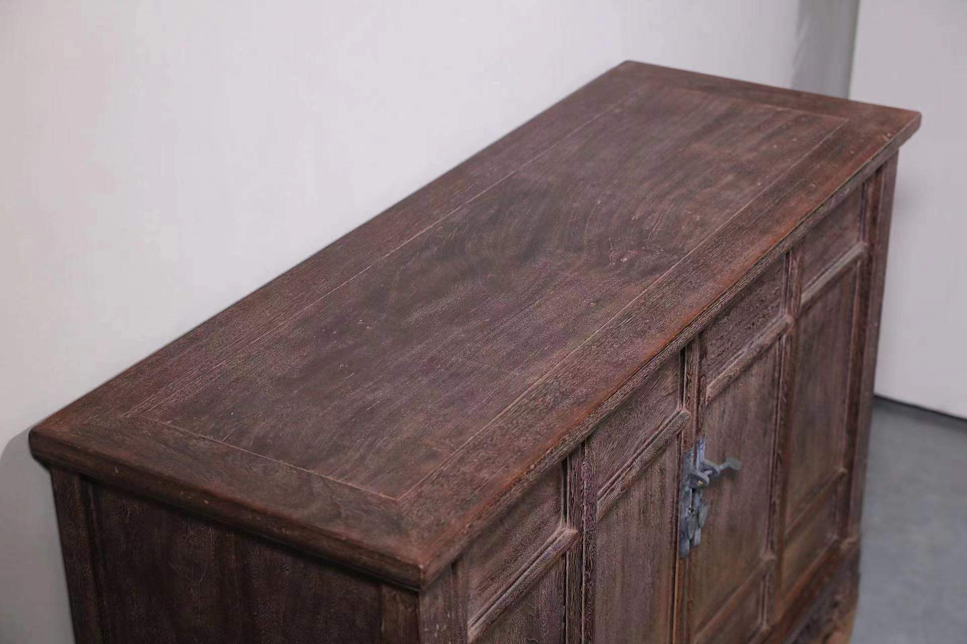 格物61铁力木四门柜 尺寸:长116,宽42,高84.