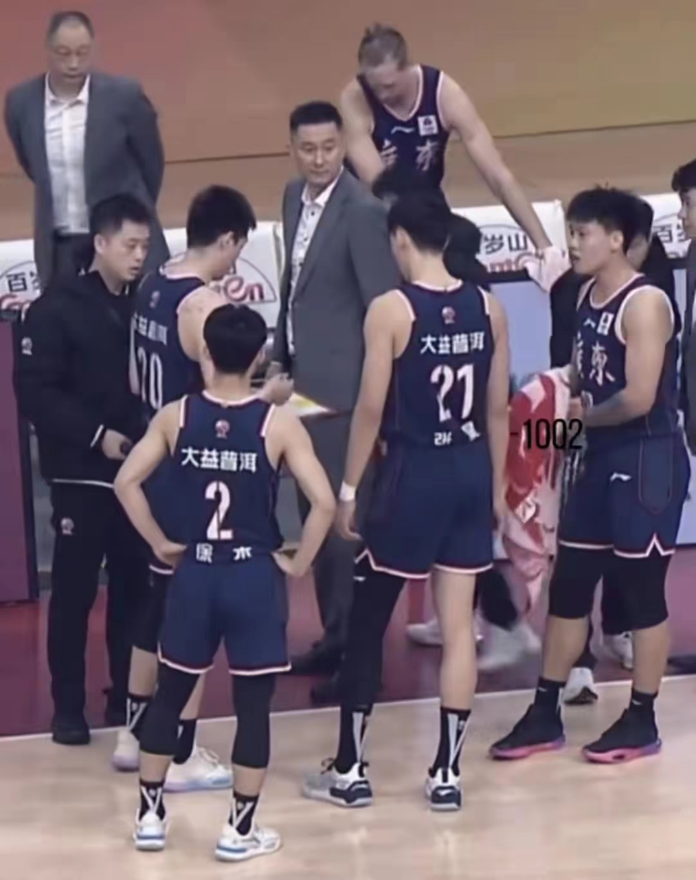 广东宏远的挨骂四人组胡明轩,徐杰,杜润旺和曾繁日毕