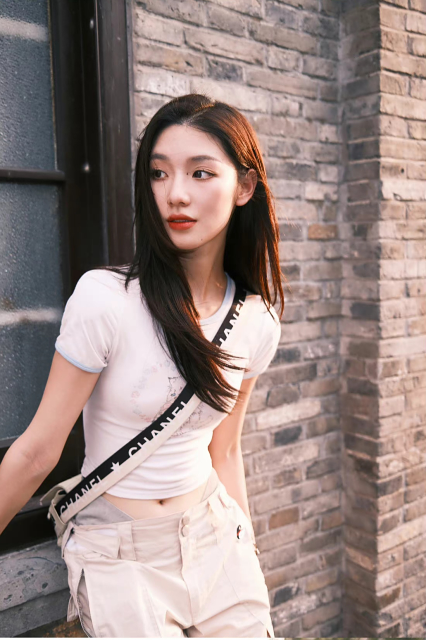 长发美女傅冬暖清新生活照[鲜花][鄙视]