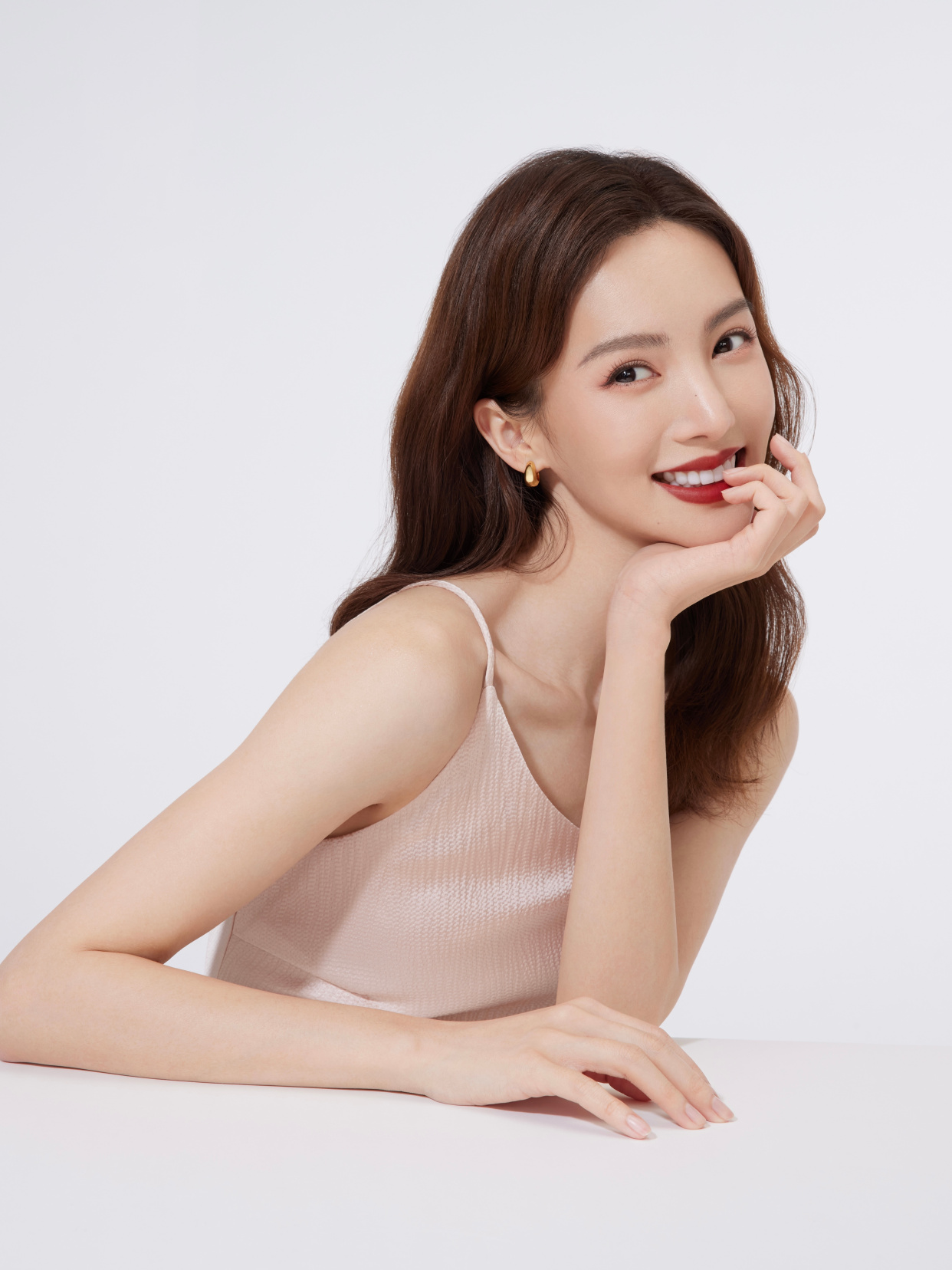 金晨写真,笑面如花,乖巧俏丽,精致时尚