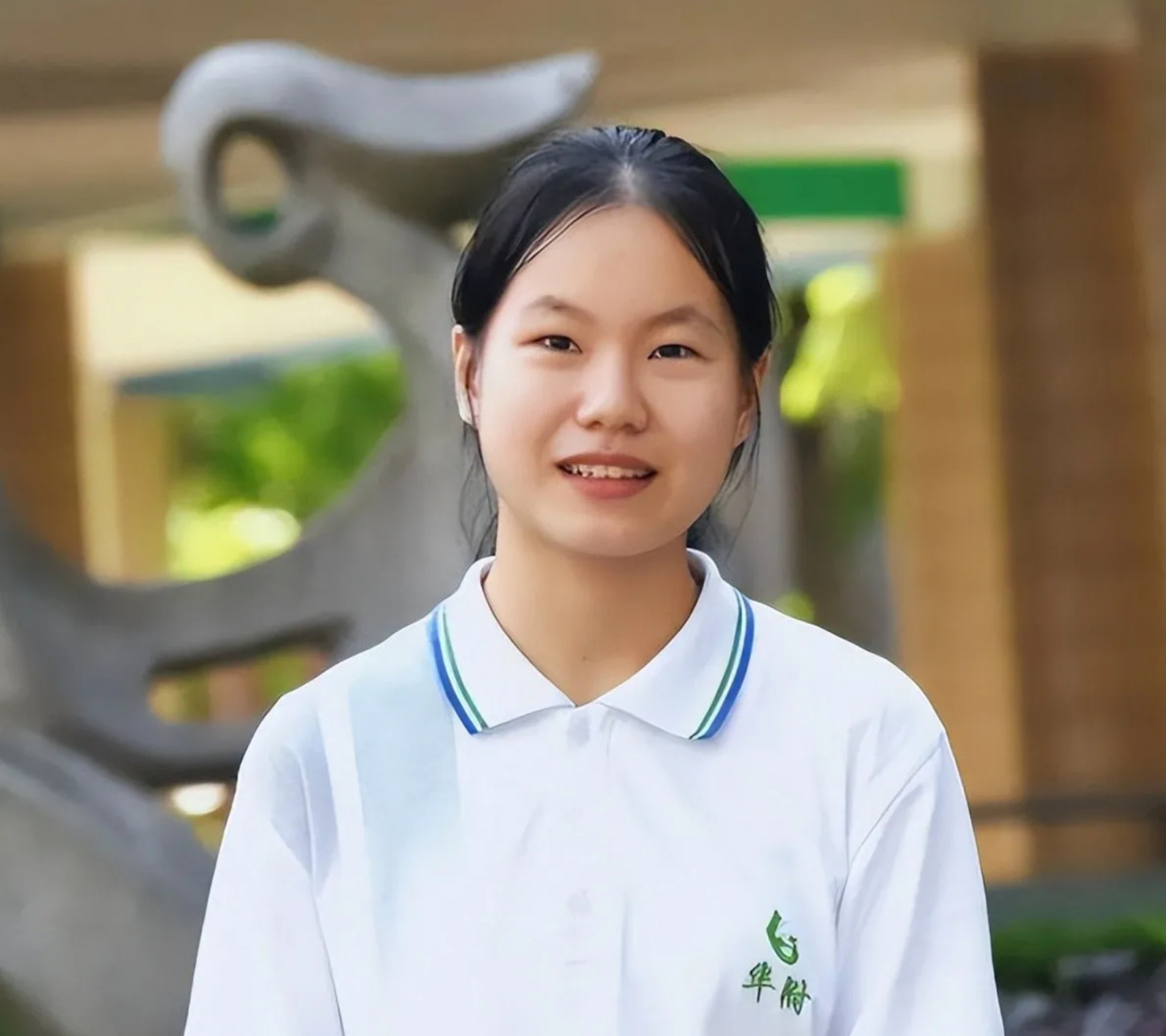 16岁广东女孩高二时参加高考,口出狂言:"我懒得考清华北大!