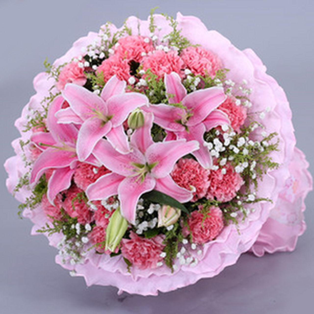 母亲节送什么花合适?是康乃馨还是百合?只要妈妈喜欢,啥花都行.