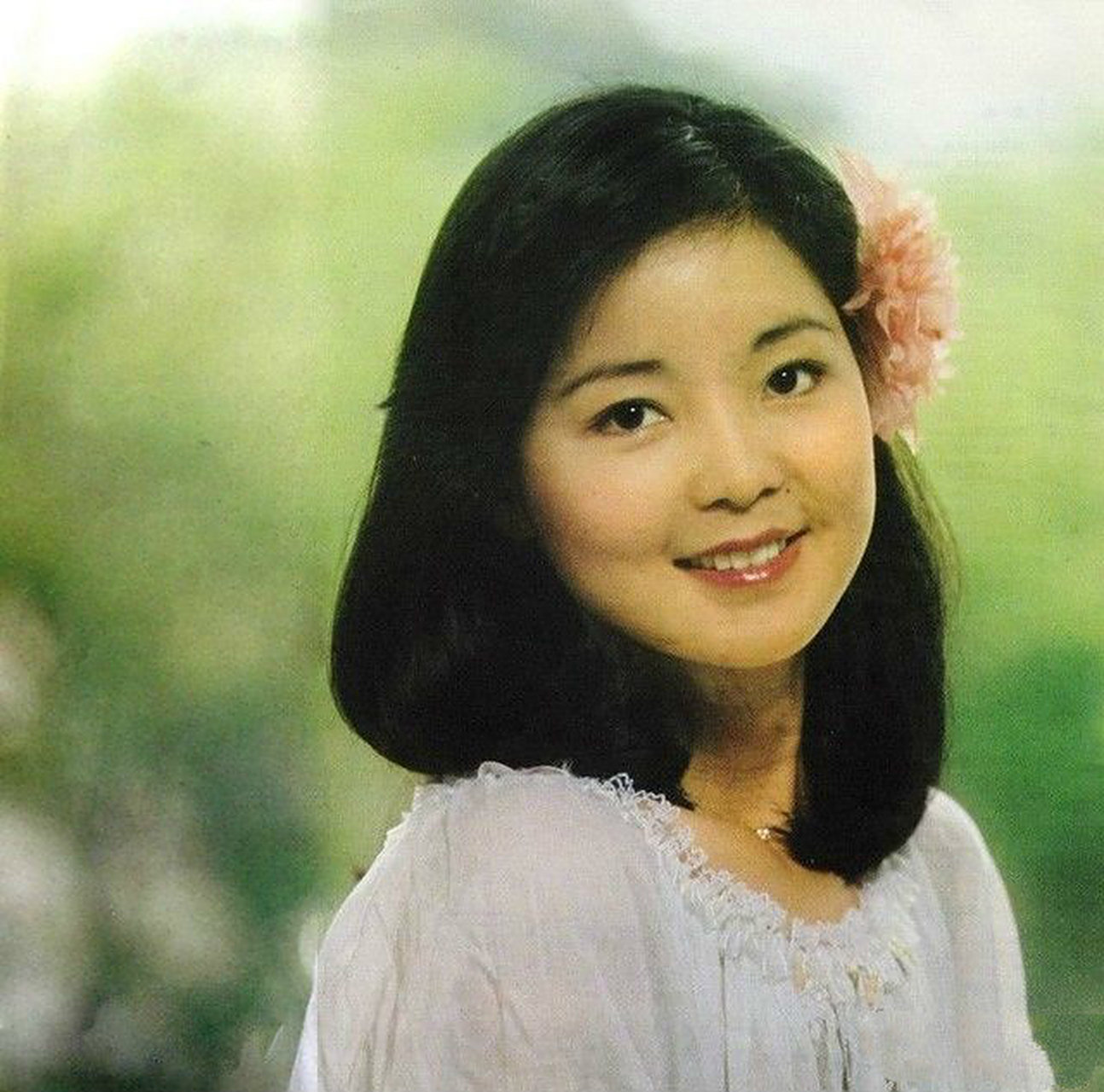 上个世纪70-80年代女歌手邓丽君,在她事业如日中天的时候,匆匆离世,给