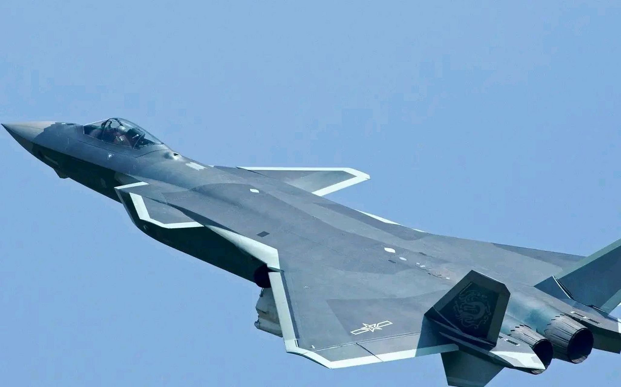 j20亮相巴黎航展,我们可以出口隐身战机了!