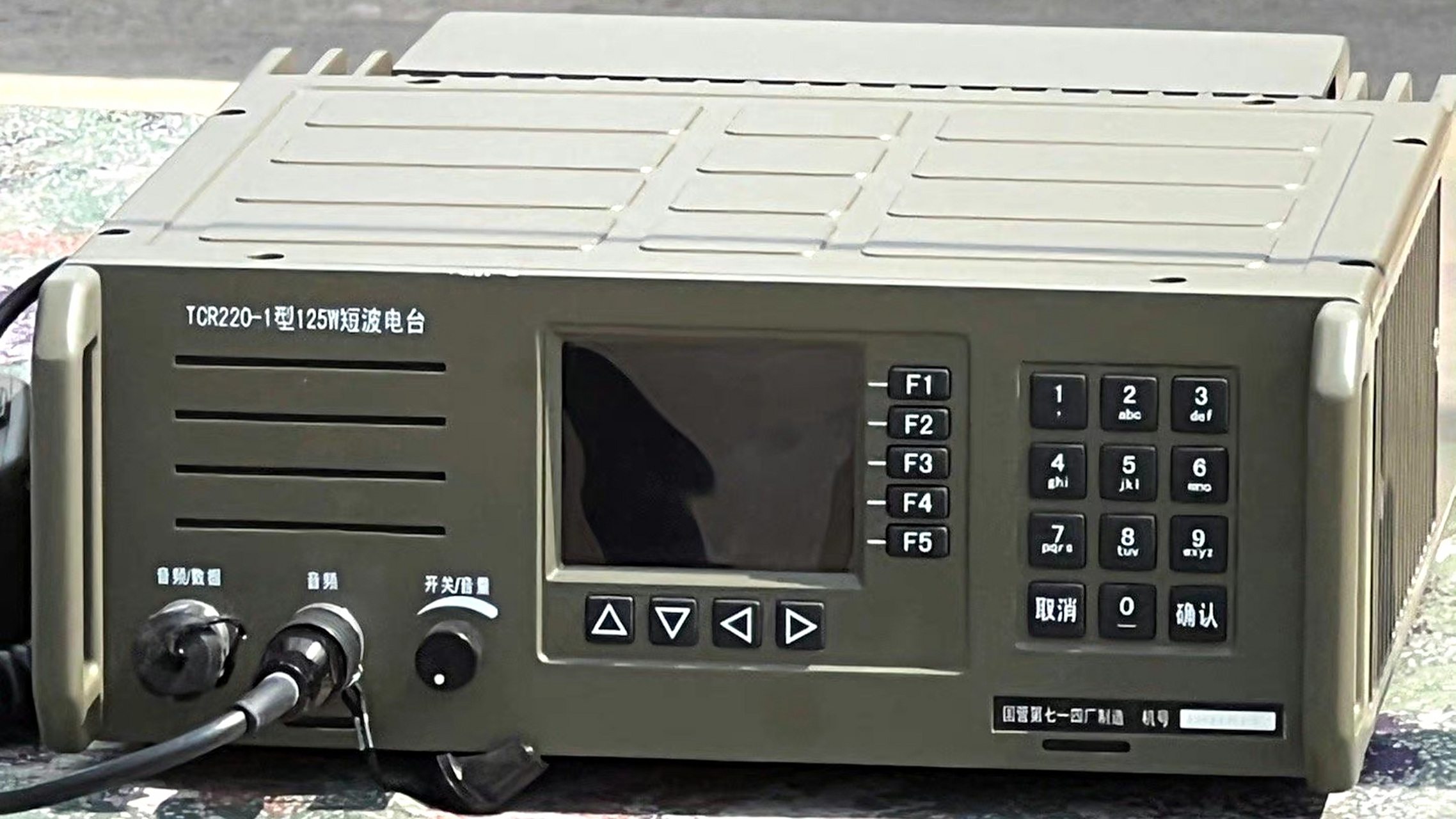 看来电台在现代军事战争中依然发挥着重要作用,只是外形和以前的电台