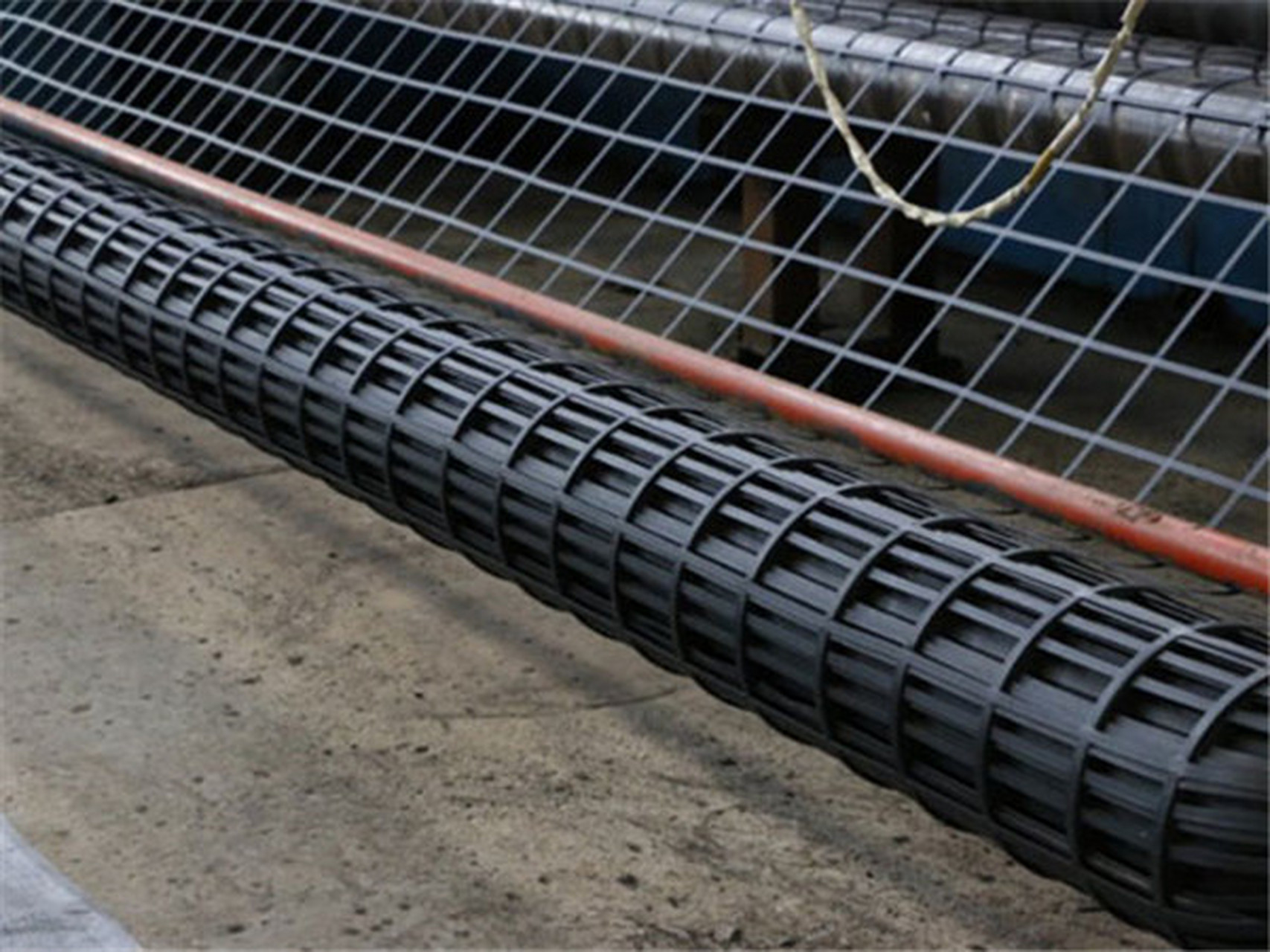 钢塑格栅采用的高密度聚可以确保:在常温下不会受到酸碱及盐溶液,或