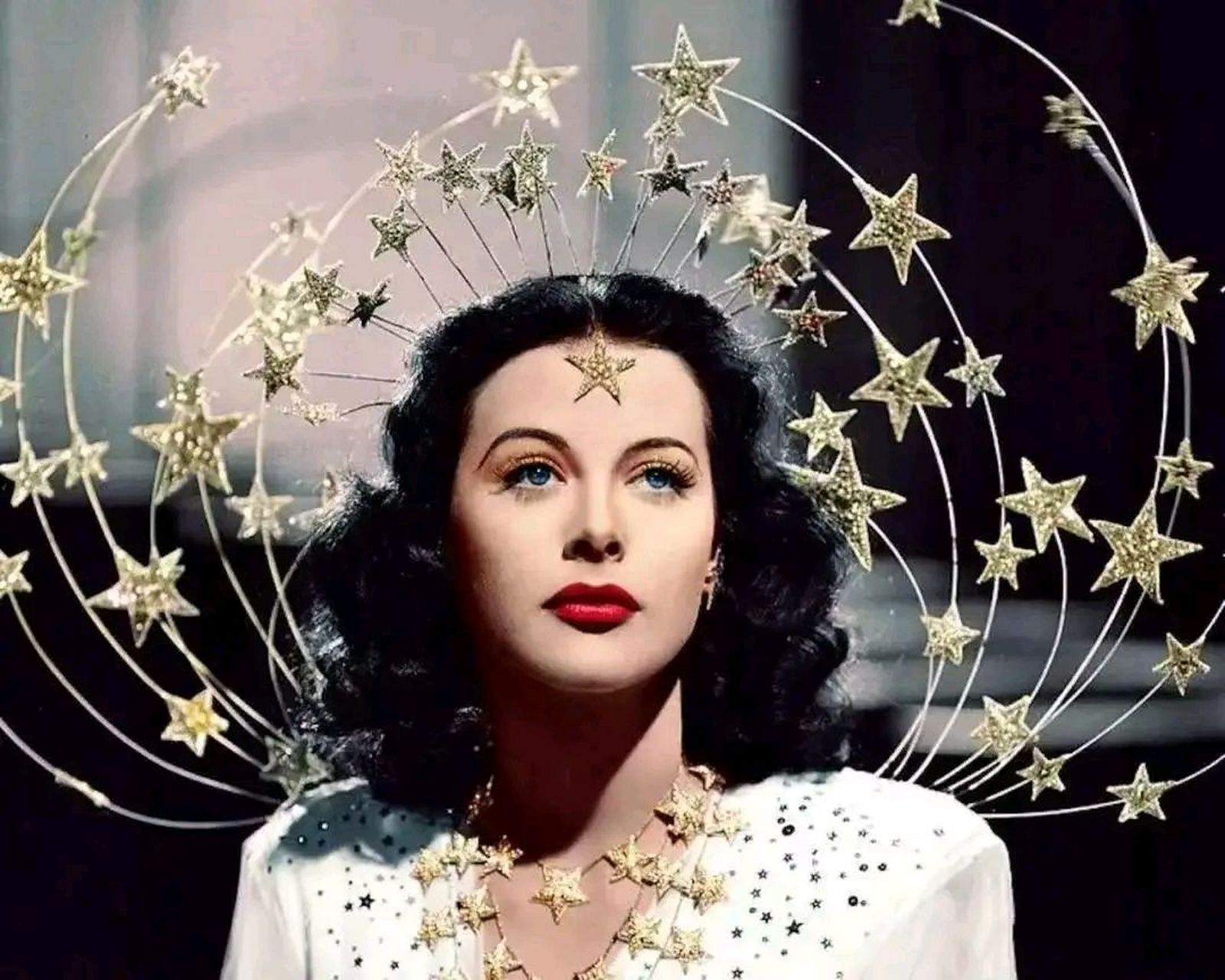 1933年,海蒂·拉玛拍摄电影《神魂颠倒》,惊世骇俗.