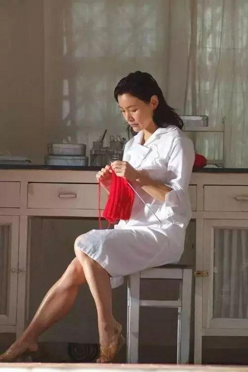 26岁的陈清扬,是个肤白貌美的乡村医生.