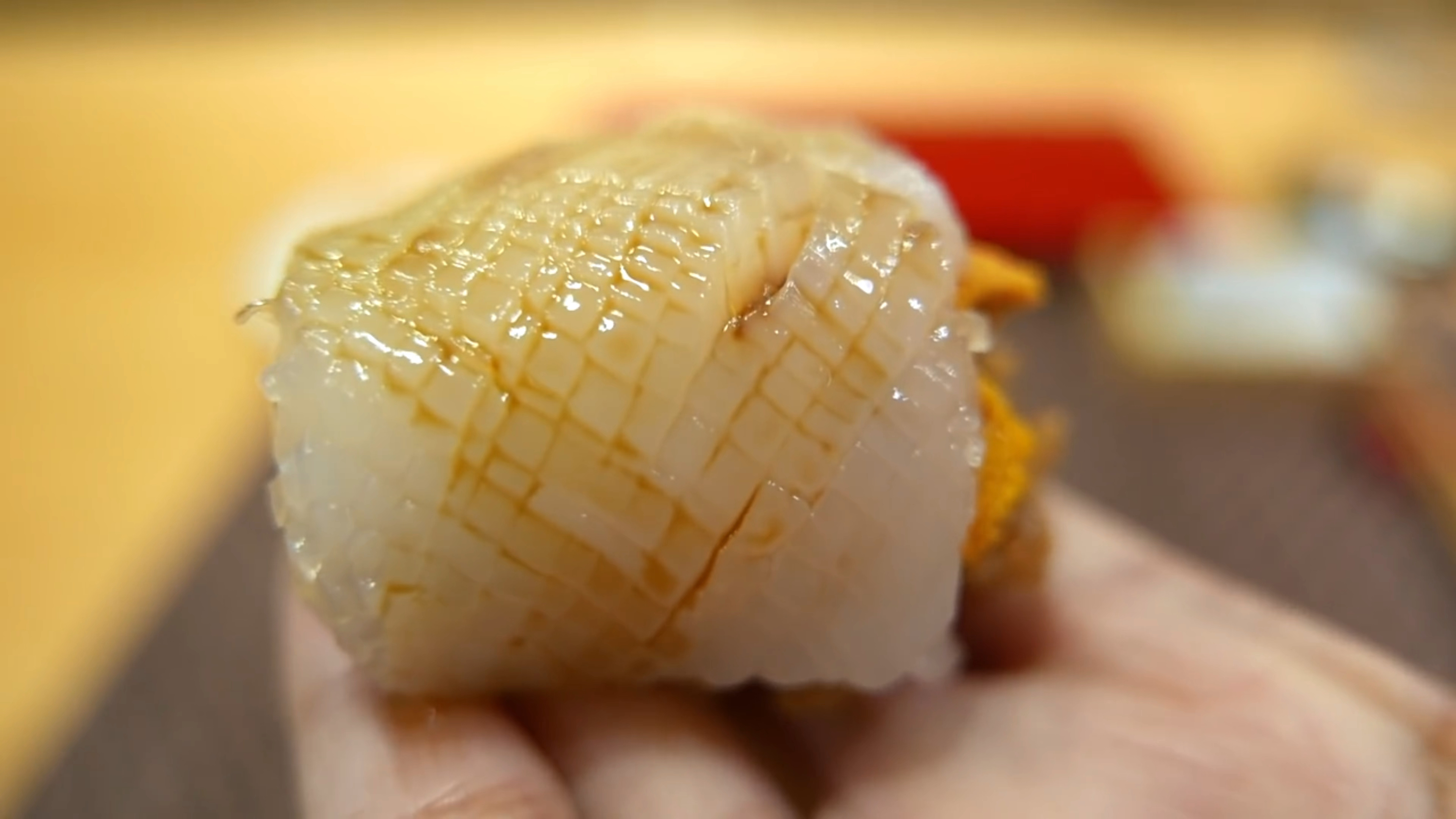 章鱼寿司好吃,还是鱿鱼寿司好吃?