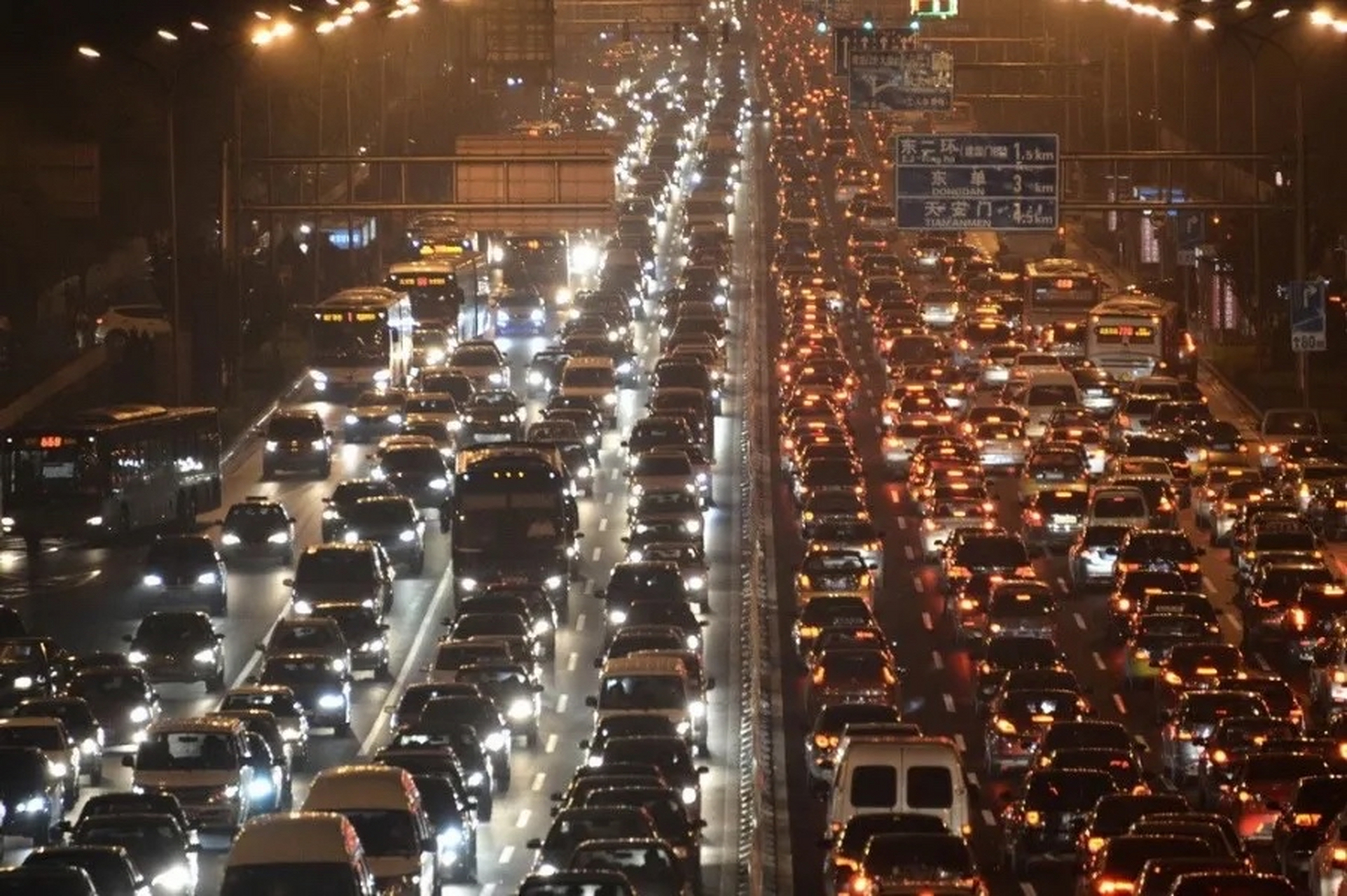 一个同事转述某专家的说法:北京交通拥堵的原因就是出租车和网约车