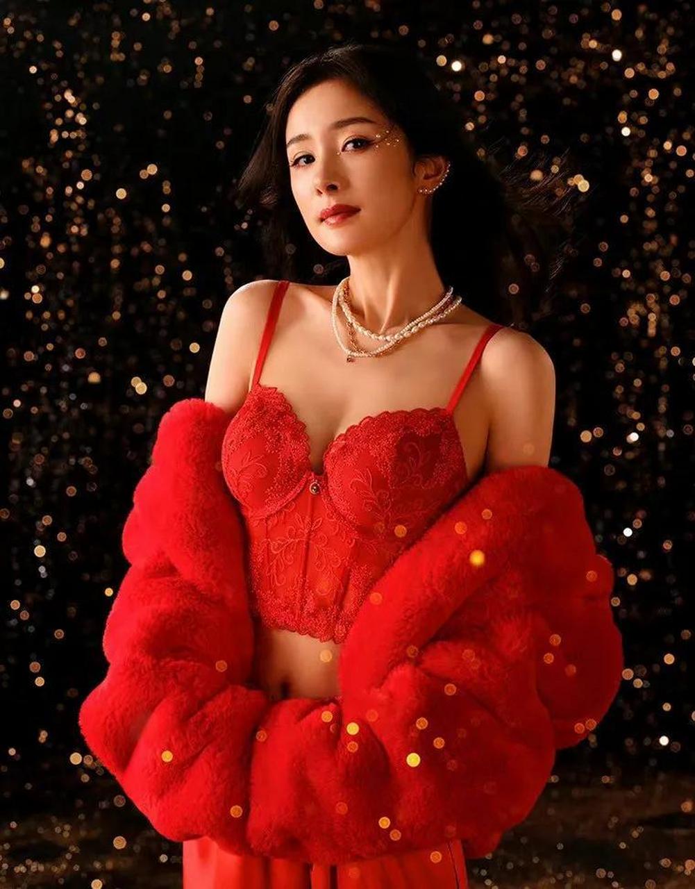 杨幂接下了维密的内衣代言 网友大饱眼福.