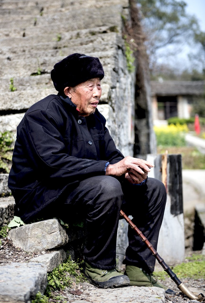 家里有老人的都会慢慢发现,很多老人在临走之前,会把自己的德行散干净