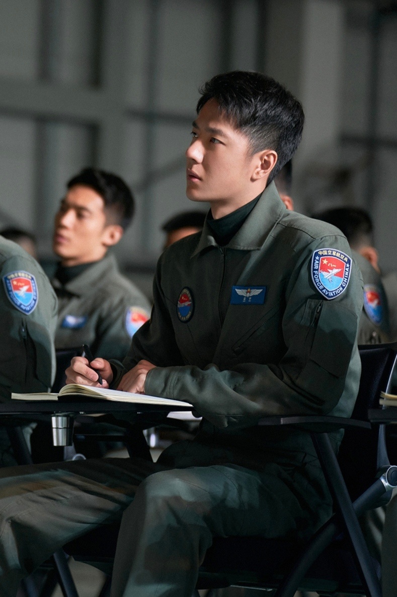 《长空之王》雷宇新时代青年热血成长史