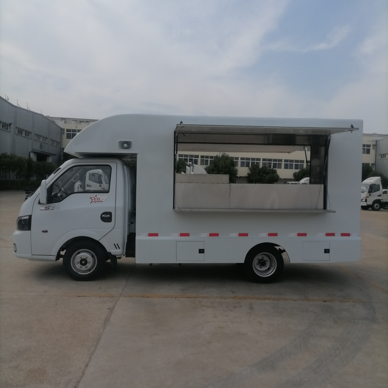 东风途逸售货车,国六排放标准,1.5排量手动挡汽油车