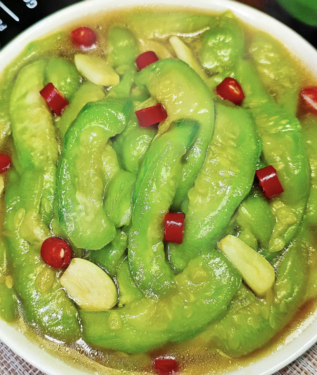 简单好做,嫩滑可口又下饭的素炒丝瓜,一起做起来吧!