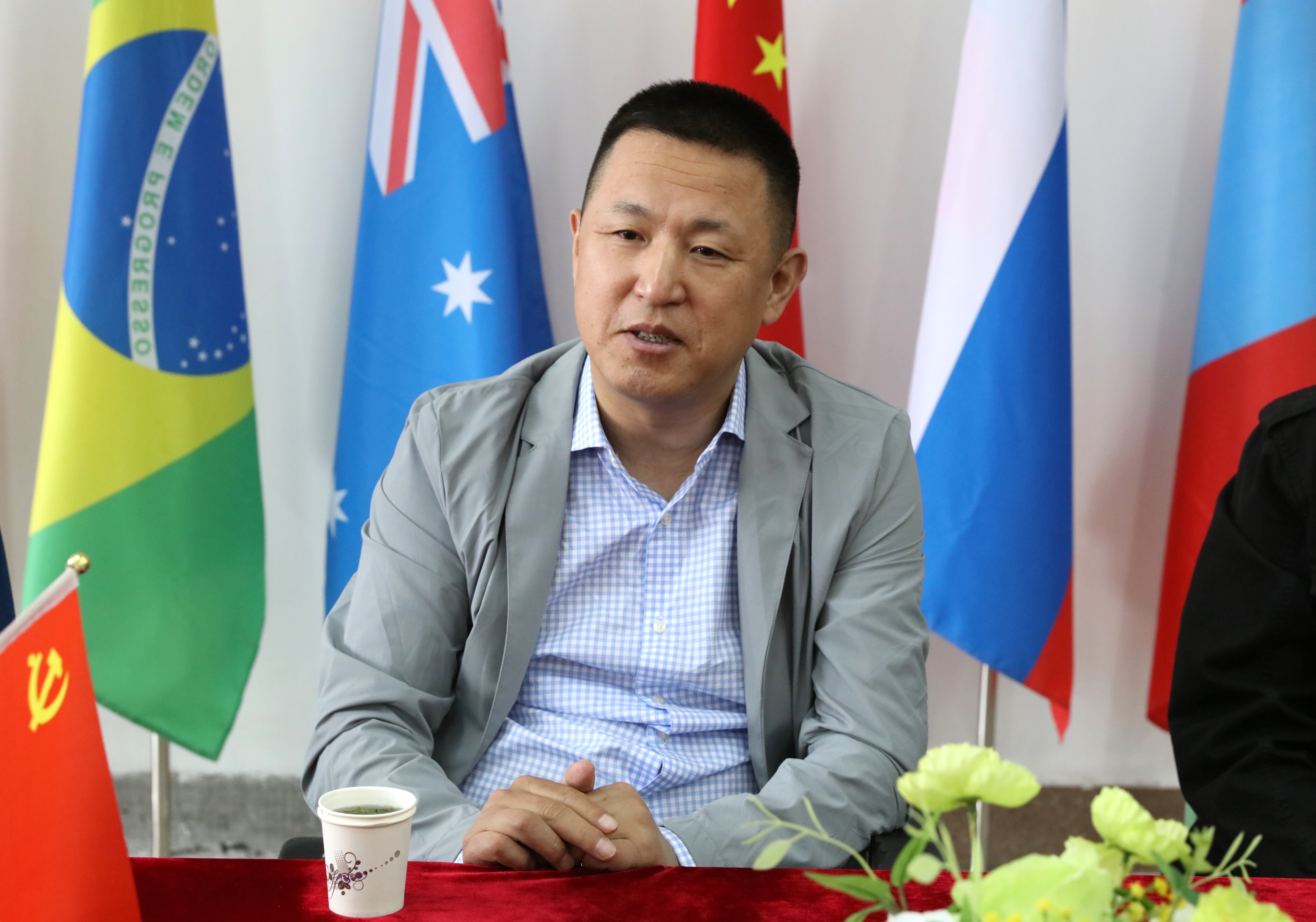 黑龙江省残联领导程晓飞同志访问哈尔滨石油学院外国语学院