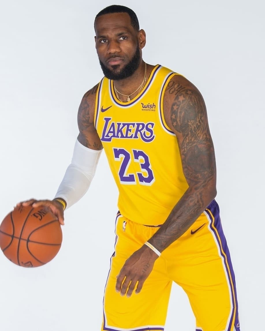 詹姆斯的新赛季定妆照出炉!老詹的第18个赛季开始了!