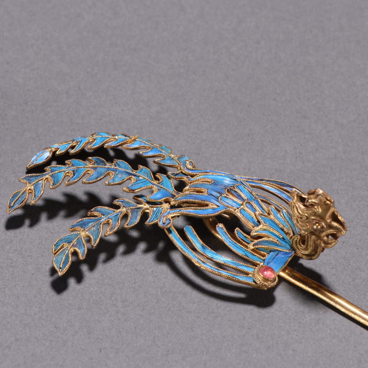 清代 银鎏金点翠凤纹发簪一对. 规格:长12.7㎝宽5㎝总重35g