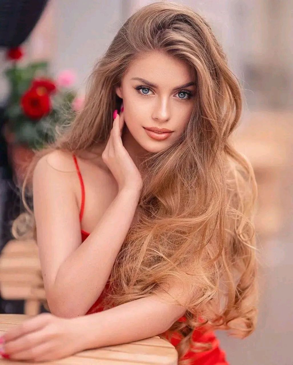 南美洲的女性可能在外貌上展现出浓郁的民族特色,如蓝色的眼睛,黑色或