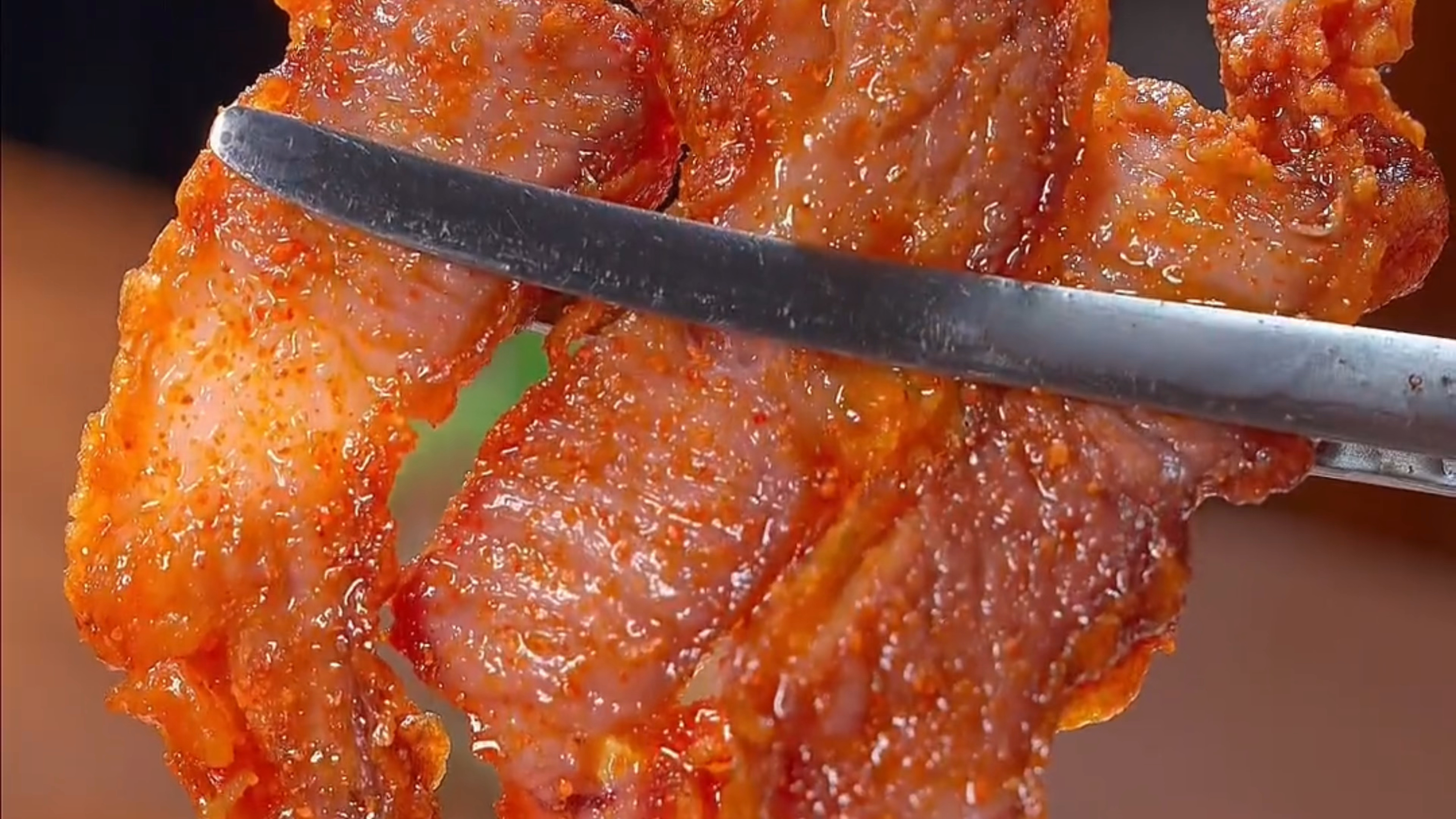 把梅花肉放啤酒里泡一泡,出锅就是楼下酒店排队都要吃的人间美味